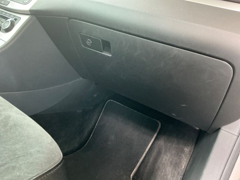 Volkswagen Passat 2.0 TDI Highline BlueMotion Tech 2011 – снимка 29