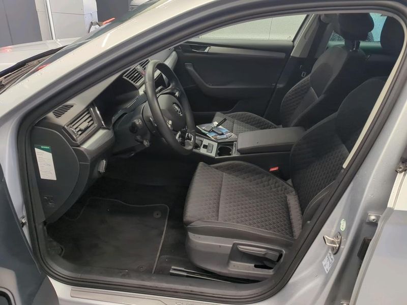 Skoda Superb 2.0 TDI Ambition — zdjęcie 8
