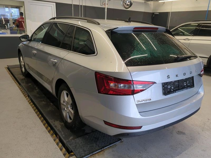 Skoda Superb 2.0 TDI Ambition — zdjęcie 2