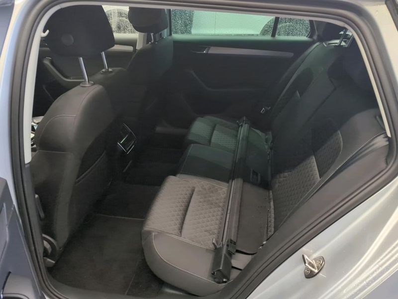 Skoda Superb 2.0 TDI Ambition — zdjęcie 11