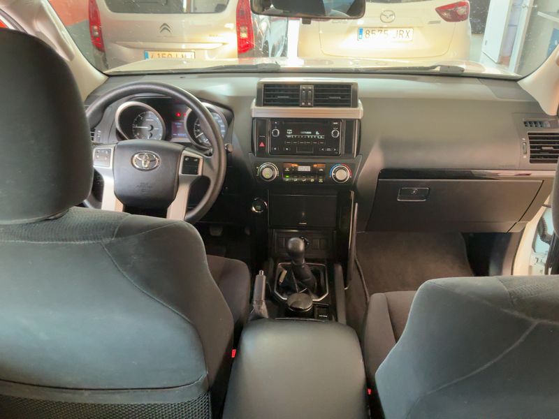 Toyota Land Cruiser 2.8 D-4D VX — zdjęcie 12