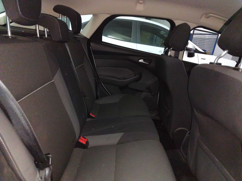 Ford Focus 1.6 TDCi Trend 2011 – снимка 13