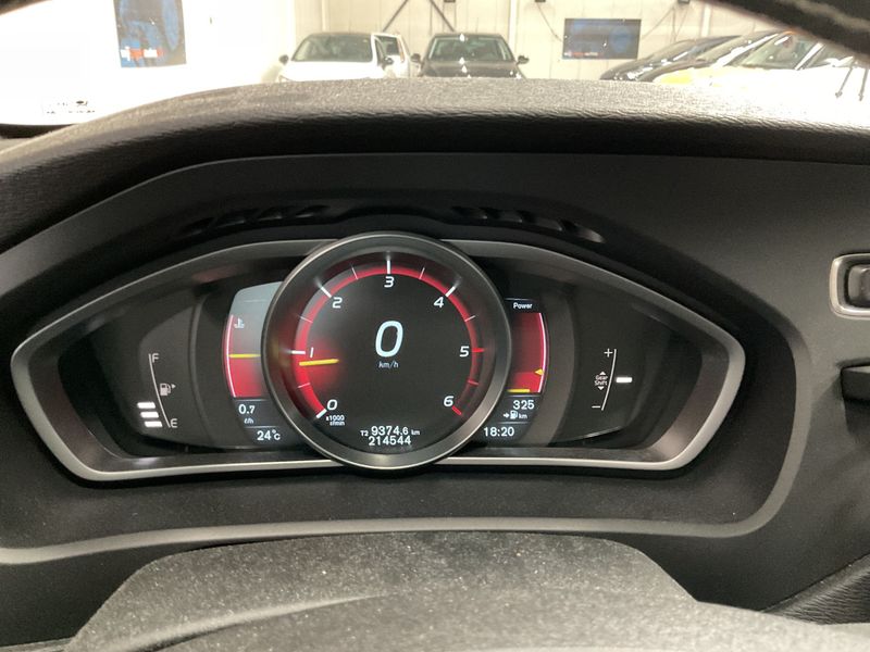 Volvo V40 2.0 D4 R-Design Kinetic 2014 – снимка 18