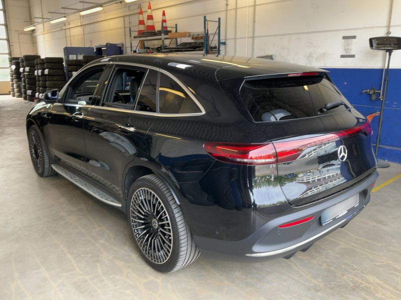 Mercedes-Benz EQC electric drive 300 kW 4Matic AMG Line — zdjęcie 3