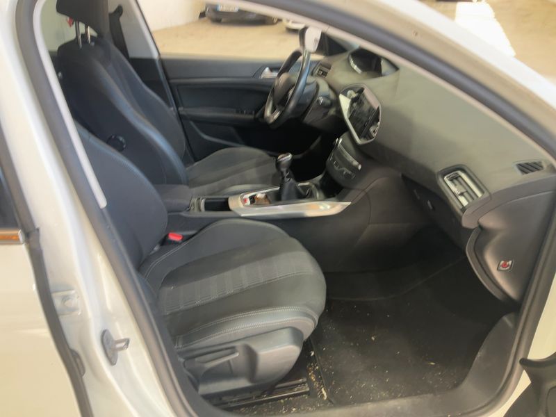 Peugeot 308 1.5 Blue-HDi Allure Business — zdjęcie 11