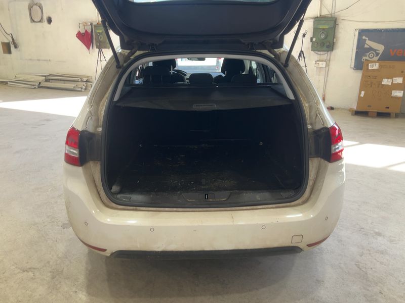 Peugeot 308 1.5 Blue-HDi Allure Business — zdjęcie 10
