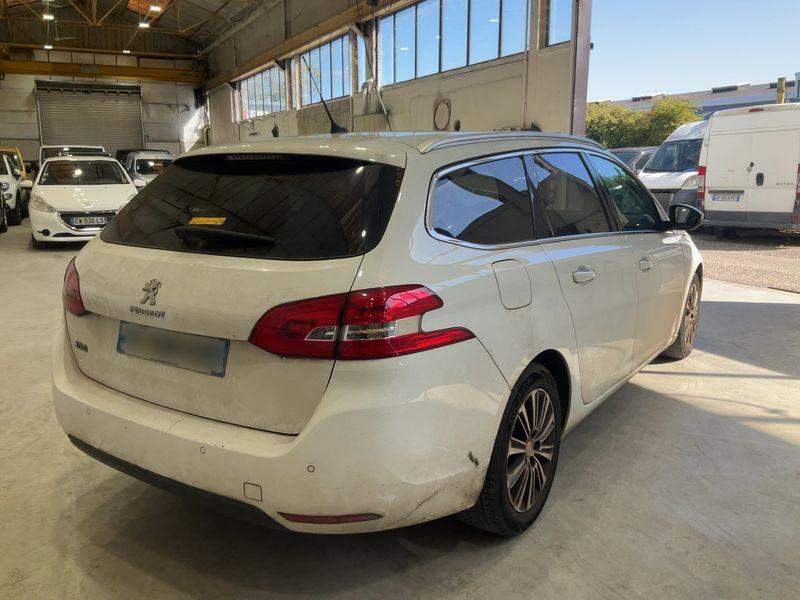 Peugeot 308 1.5 Blue-HDi Allure Business — zdjęcie 6