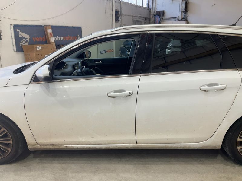 Peugeot 308 1.5 Blue-HDi Allure Business — zdjęcie 4