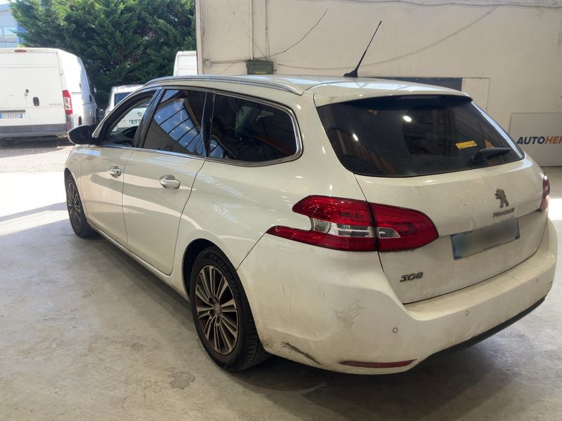 Peugeot 308 1.5 Blue-HDi Allure Business — zdjęcie 3