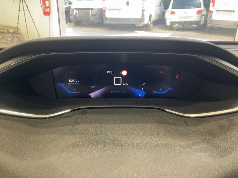 Peugeot 308 1.5 Blue-HDi Allure Business — zdjęcie 13