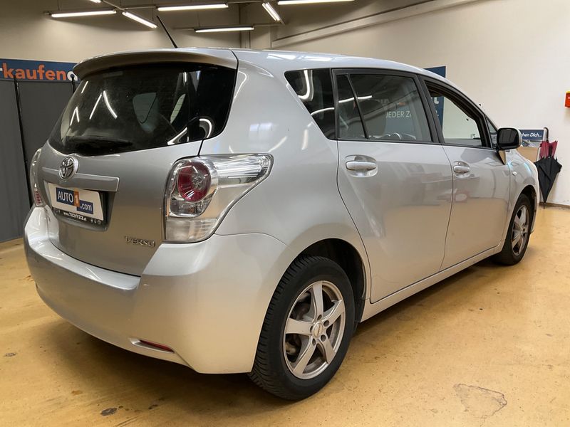 Toyota Verso 2.0 D-4D High — zdjęcie 2