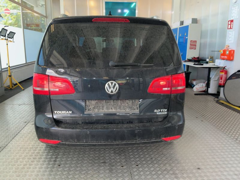 Volkswagen Touran 2.0 TDI Design Edition BlueMotion Tech 2011 – снимка 7