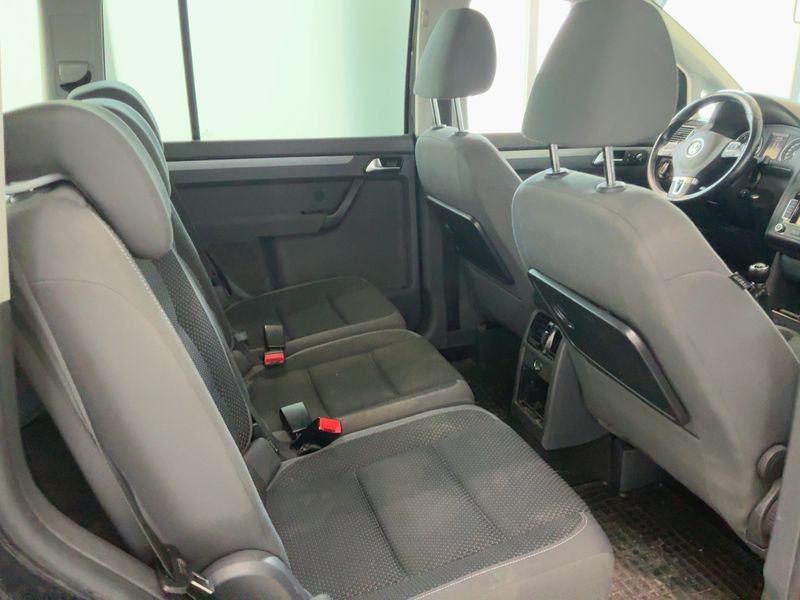 Volkswagen Touran 2.0 TDI Design Edition BlueMotion Tech 2011 – снимка 20
