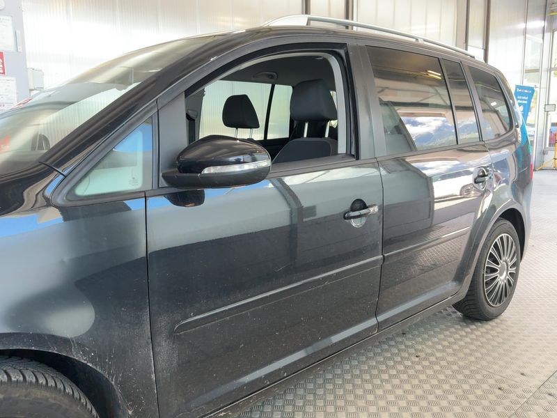 Volkswagen Touran 2.0 TDI Design Edition BlueMotion Tech 2011 – снимка 4