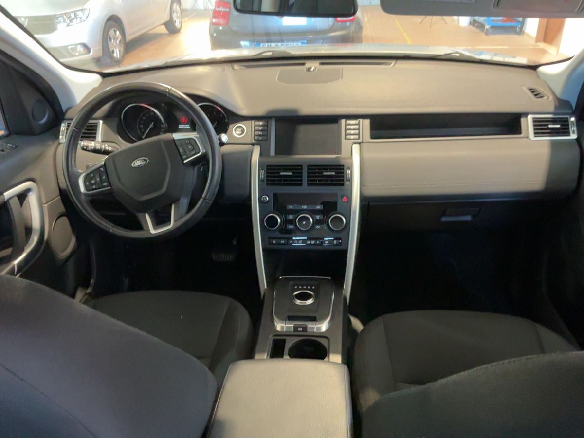Land Rover 2018 — photo 18