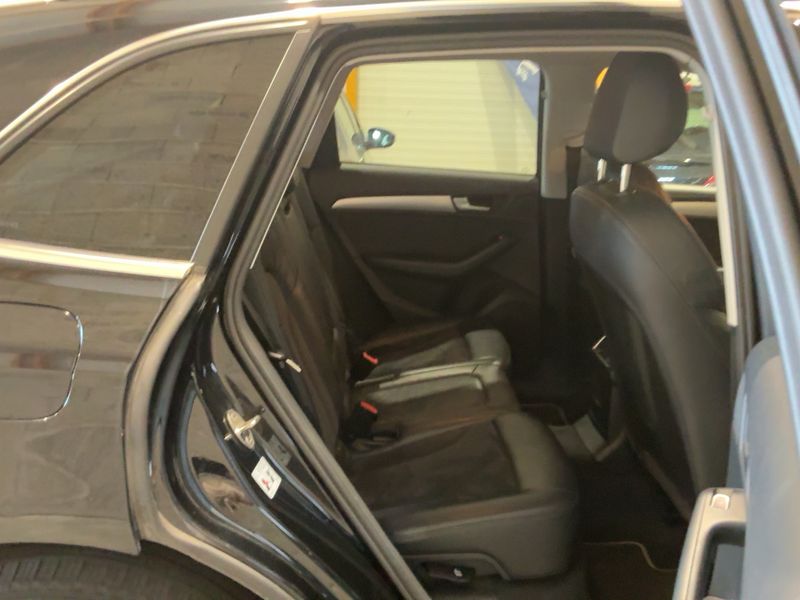 Audi Q5 2.0 TDI clean diesel — zdjęcie 14
