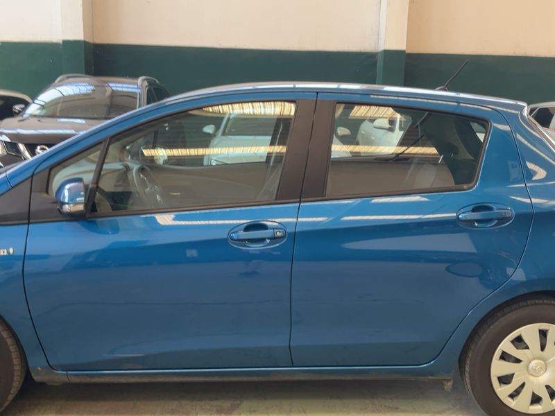 Toyota Yaris 1.5 Hybrid Active — zdjęcie 4