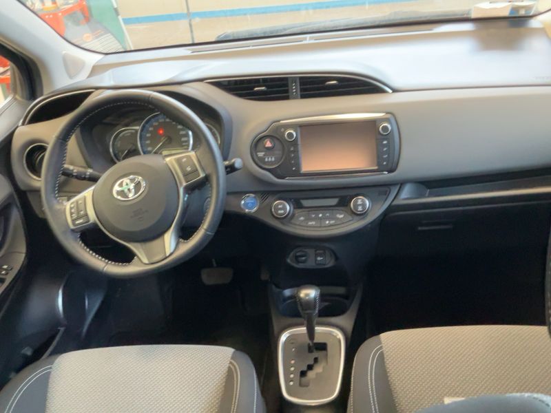 Toyota Yaris 1.5 Hybrid Active — zdjęcie 12