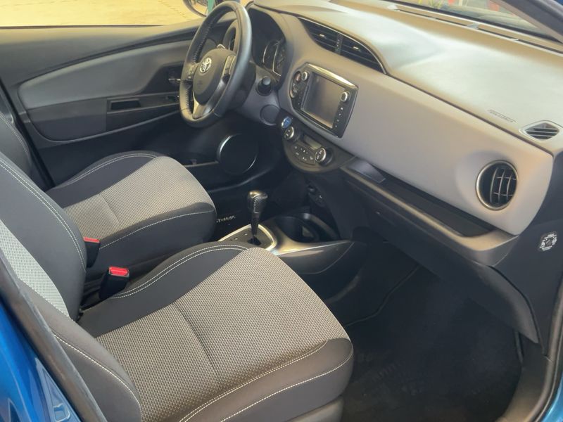 Toyota Yaris 1.5 Hybrid Active — zdjęcie 11