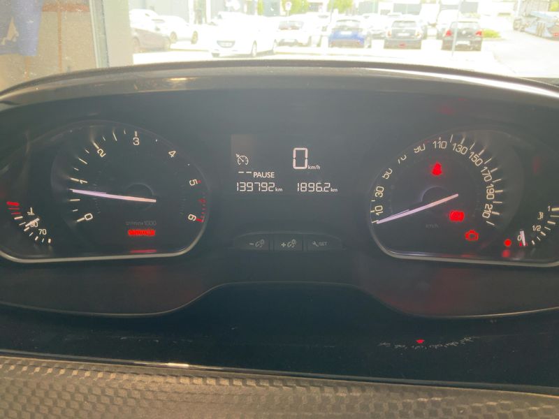 Peugeot 208 1.6 Blue-HDi Allure — zdjęcie 13