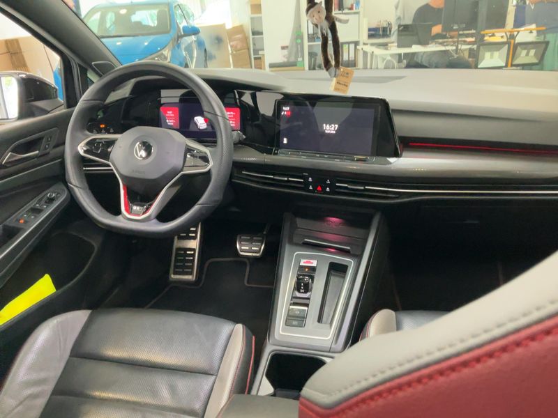 Volkswagen Golf VIII 2.0 TSI GTI — zdjęcie 12
