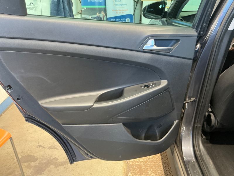 Hyundai Tucson 1.7 CRDi Classic blue 2WD 2018 – снимка 30