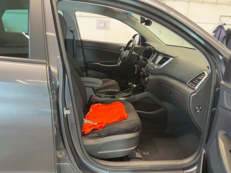 Hyundai Tucson 1.7 CRDi Classic blue 2WD — zdjęcie 11