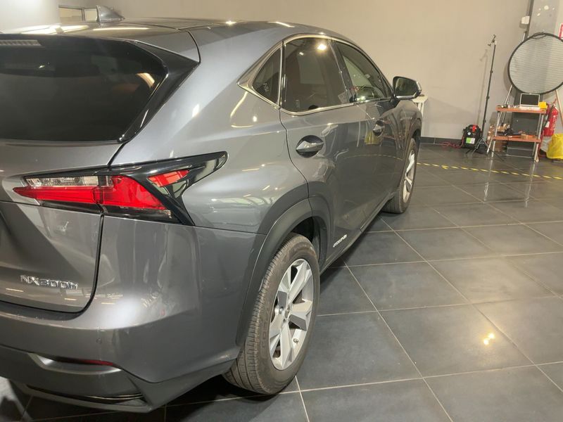 Lexus NX-Serie NX 300h E-Four Luxury Line — zdjęcie 6