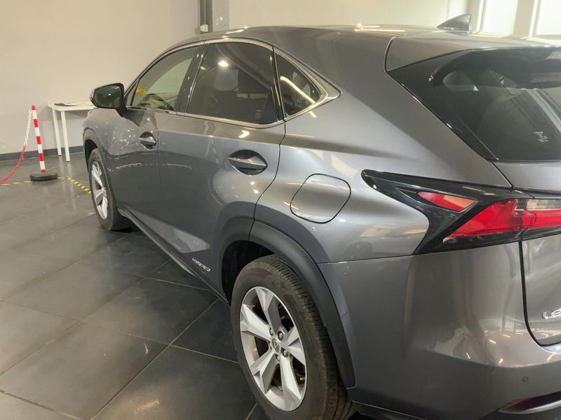 Lexus NX-Serie NX 300h E-Four Luxury Line — zdjęcie 3