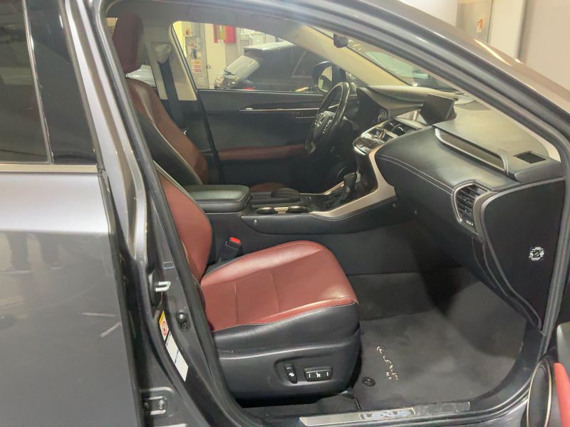 Lexus NX-Serie NX 300h E-Four Luxury Line — zdjęcie 11