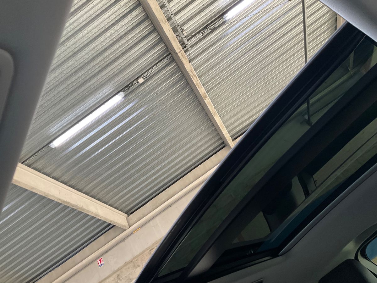 Land Rover 2019 — photo 27