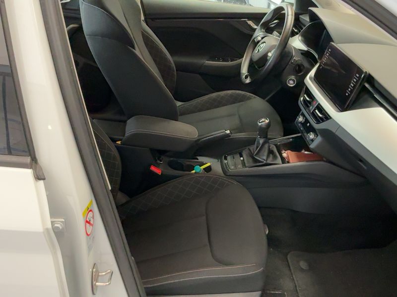 Skoda Kamiq 1.0 TSI Business — zdjęcie 11