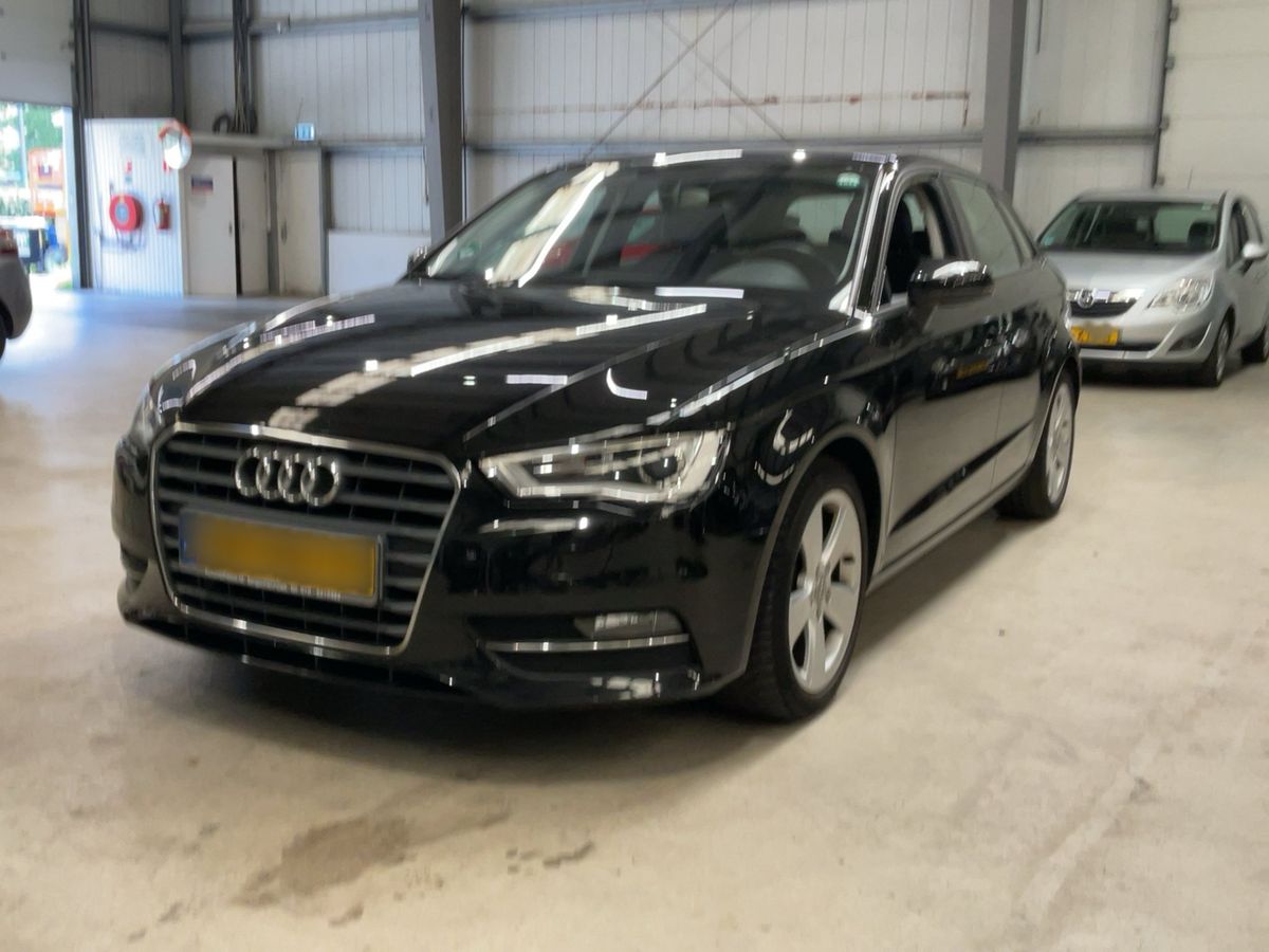 Audi A3 2015 — photo 1