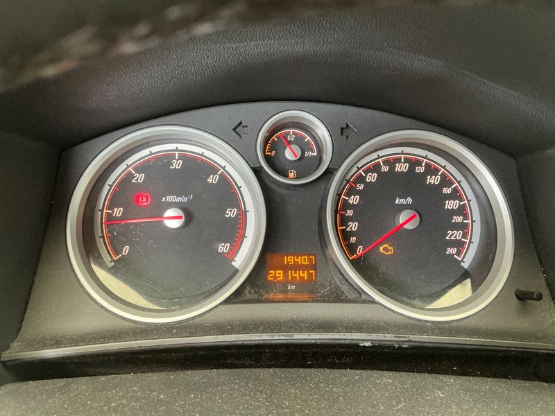 Opel Astra GTC 1.3 CDTI Sport — zdjęcie 4