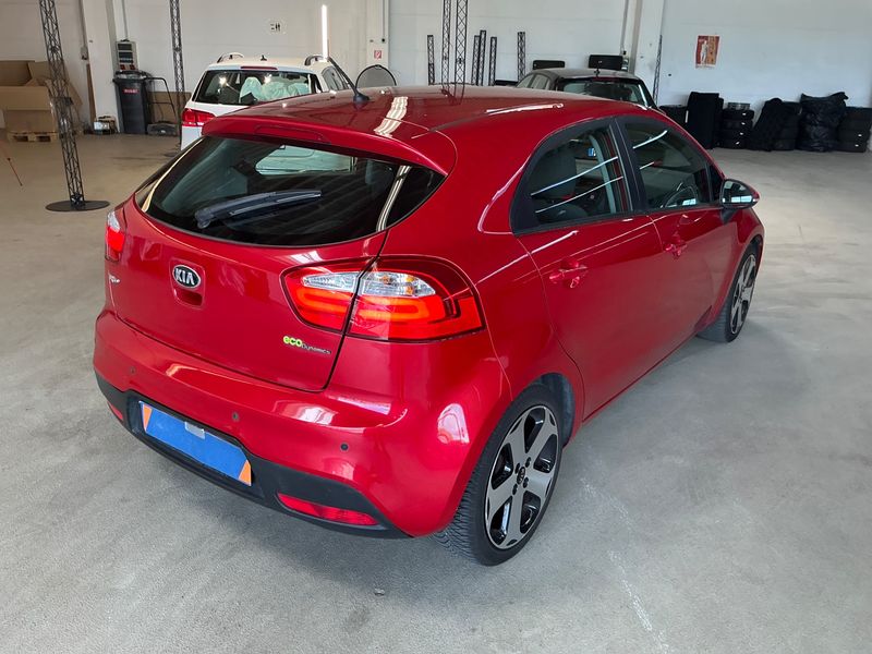 Kia Rio 1.1 CRDi Attract — zdjęcie 2