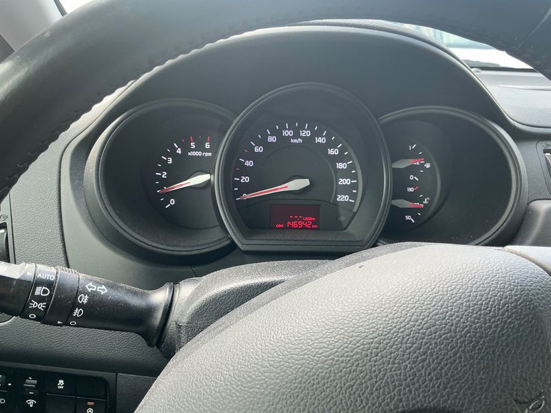 Kia Rio 1.1 CRDi Attract — zdjęcie 4