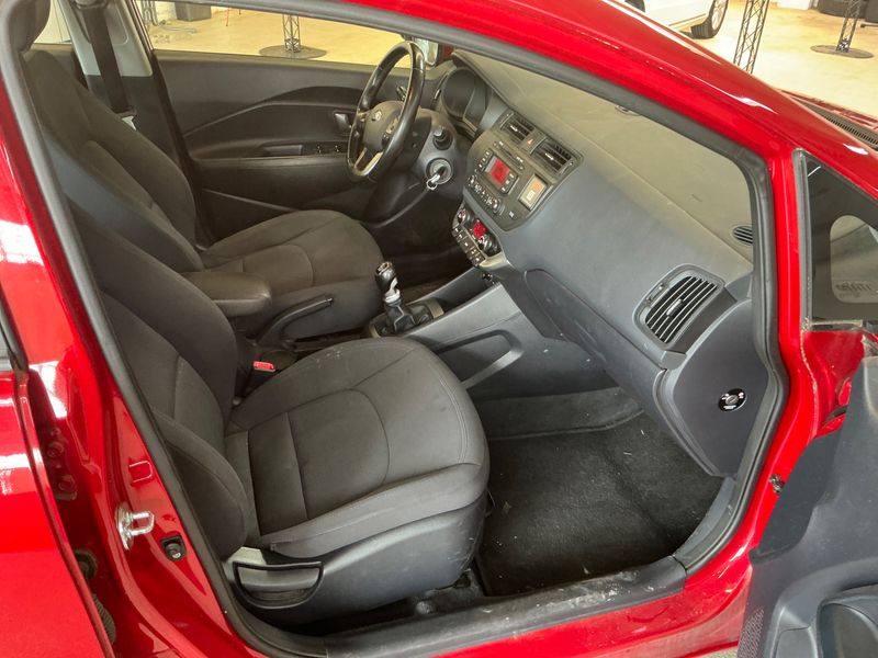 Kia Rio 1.1 CRDi Attract — zdjęcie 3