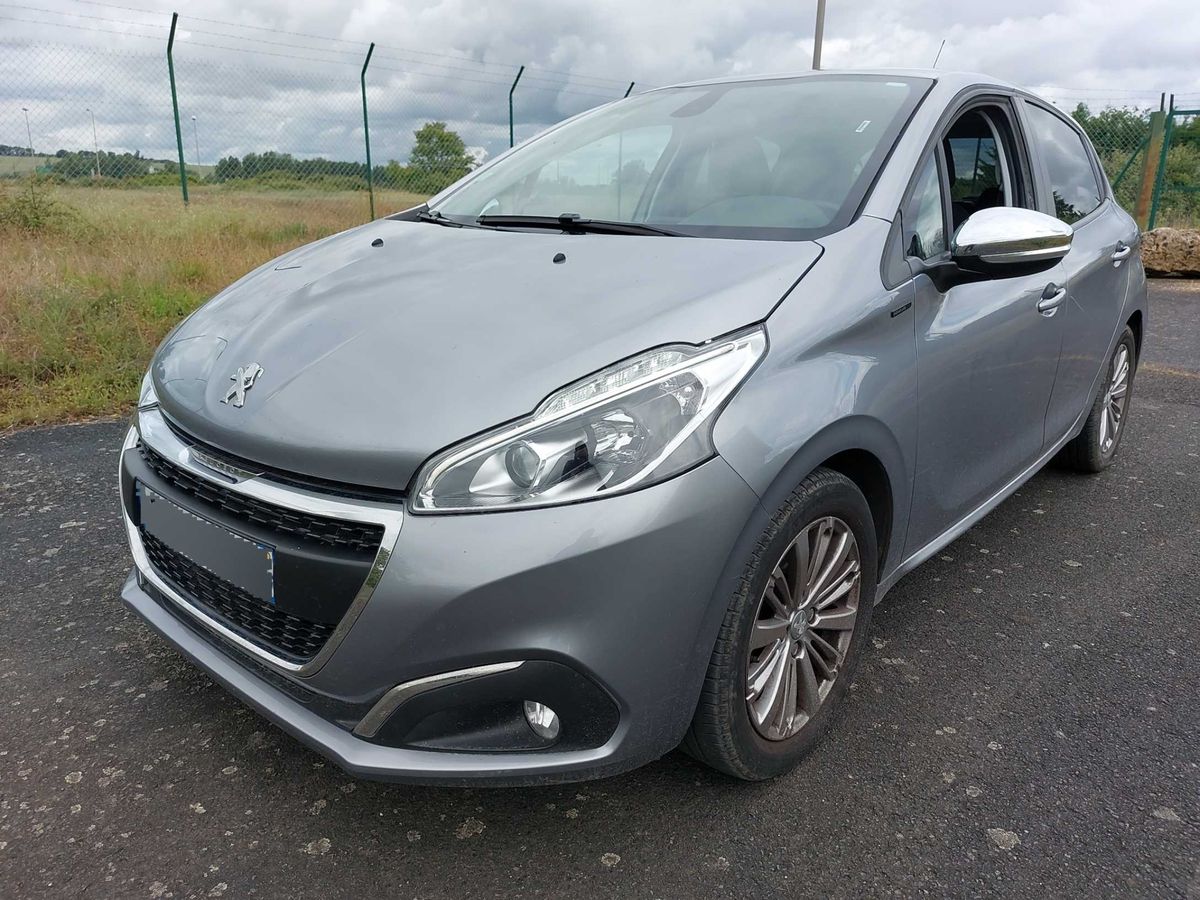 Peugeot 208 2019 — photo 1