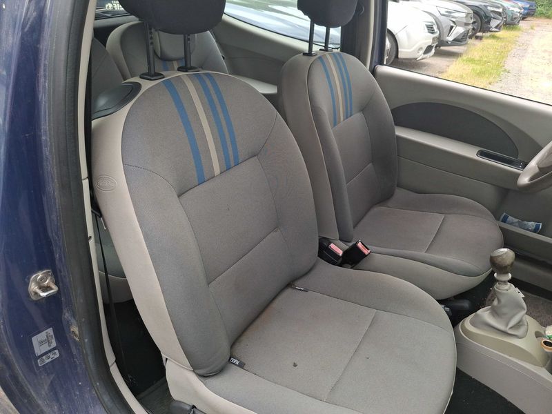 Renault Twingo 1.2 Expression — zdjęcie 10