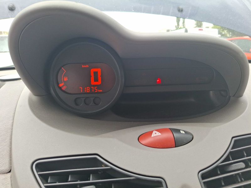 Renault Twingo 1.2 Expression — zdjęcie 12