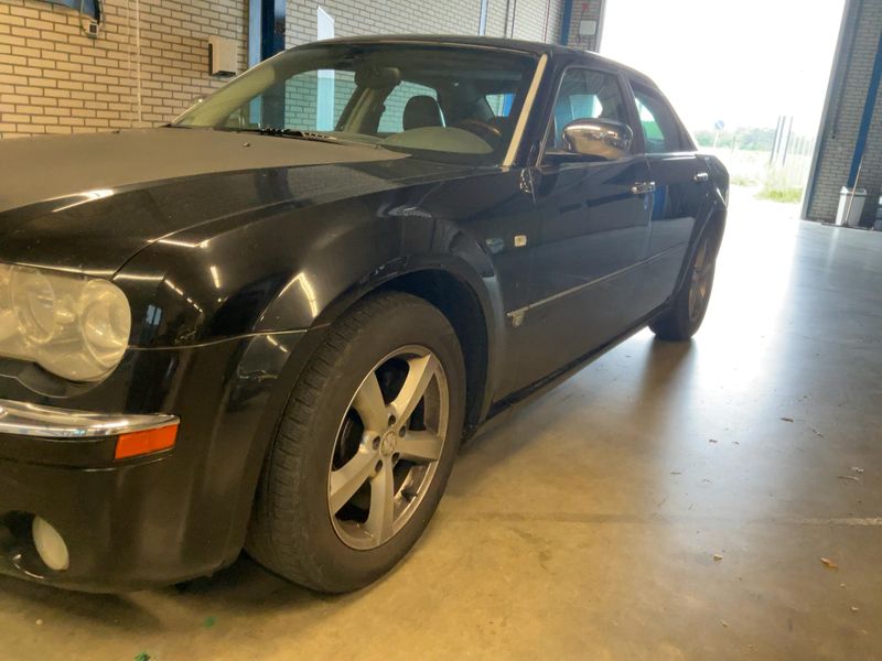 Chrysler 300 C 5.7 V8 HEMI — zdjęcie 2