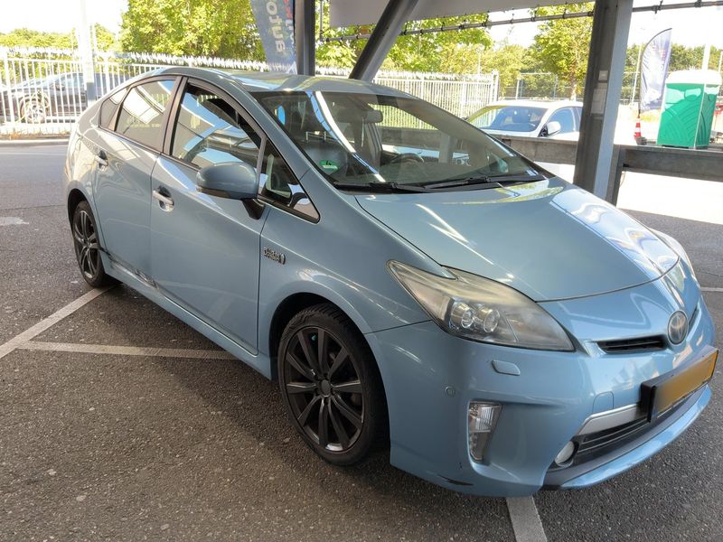 Toyota Prius 1.8 Plug-in Hybrid Life — zdjęcie 8