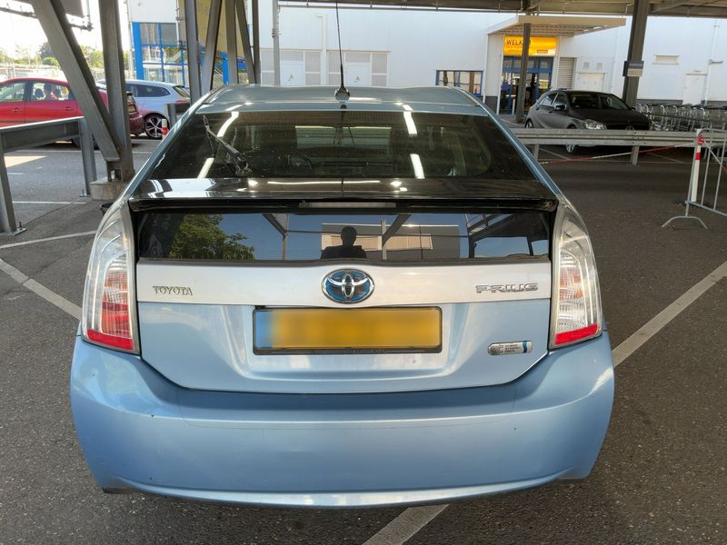 Toyota Prius 1.8 Plug-in Hybrid Life — zdjęcie 5