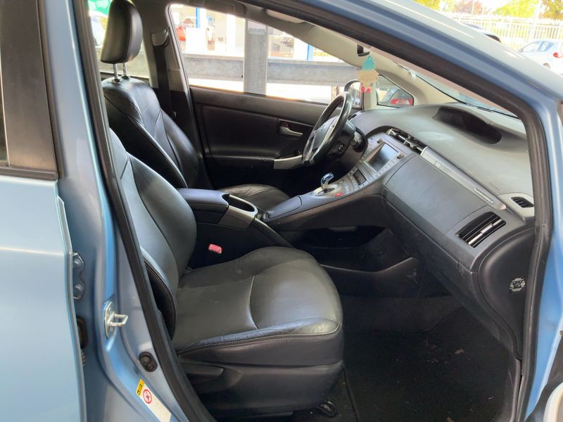 Toyota Prius 1.8 Plug-in Hybrid Life — zdjęcie 11