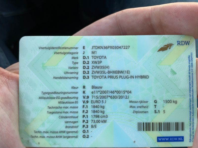 Toyota Prius 1.8 Plug-in Hybrid Life — zdjęcie 15