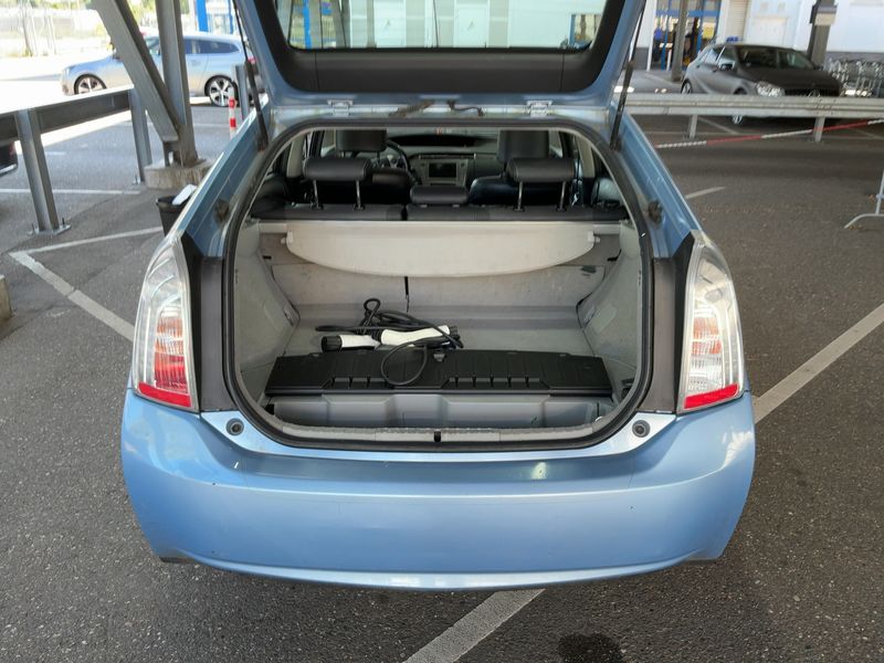 Toyota Prius 1.8 Plug-in Hybrid Life — zdjęcie 10