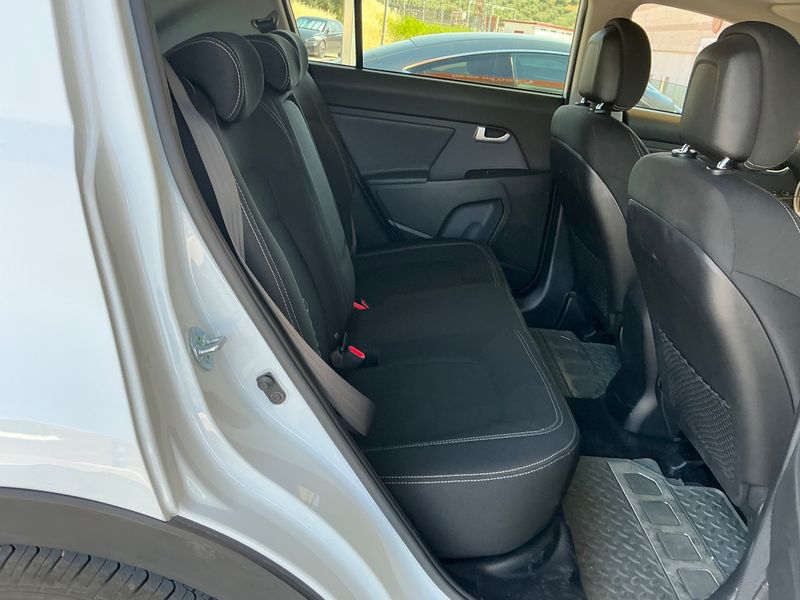 Kia Sportage 1.7 CRDi Drive 4x2 — zdjęcie 14