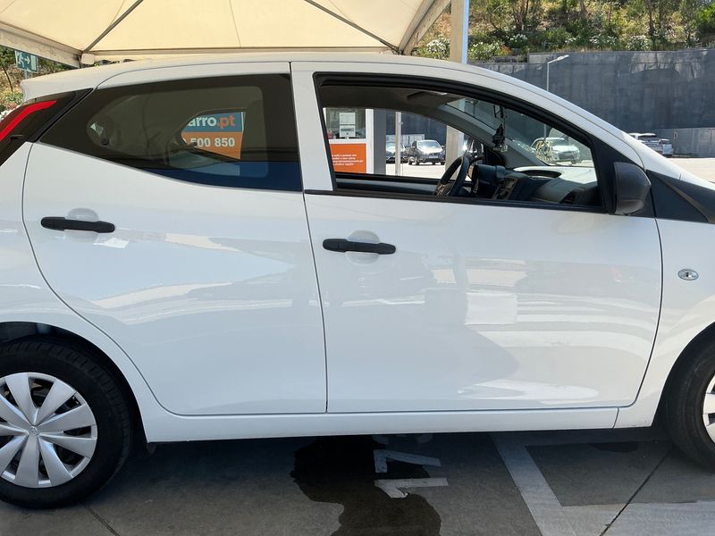 Toyota Aygo 1.0 X-Pro — zdjęcie 7