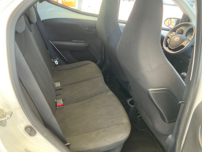 Toyota Aygo 1.0 X-Pro — zdjęcie 14