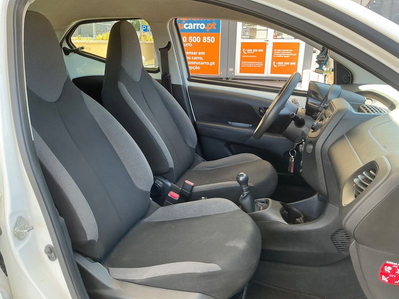 Toyota Aygo 1.0 X-Pro — zdjęcie 11